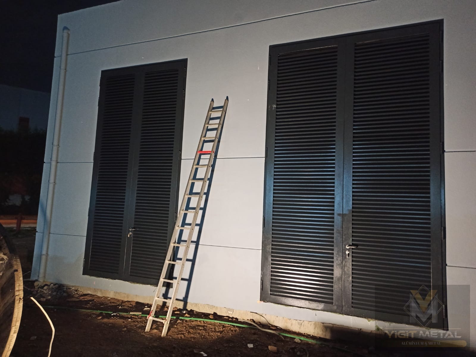 Artedoor-RAL-7016-Full-Menfezli-Kapi-4-1